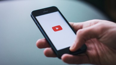 Jak transmitować na żywo na YouTube z telefonu bez 1000 subskrybentów